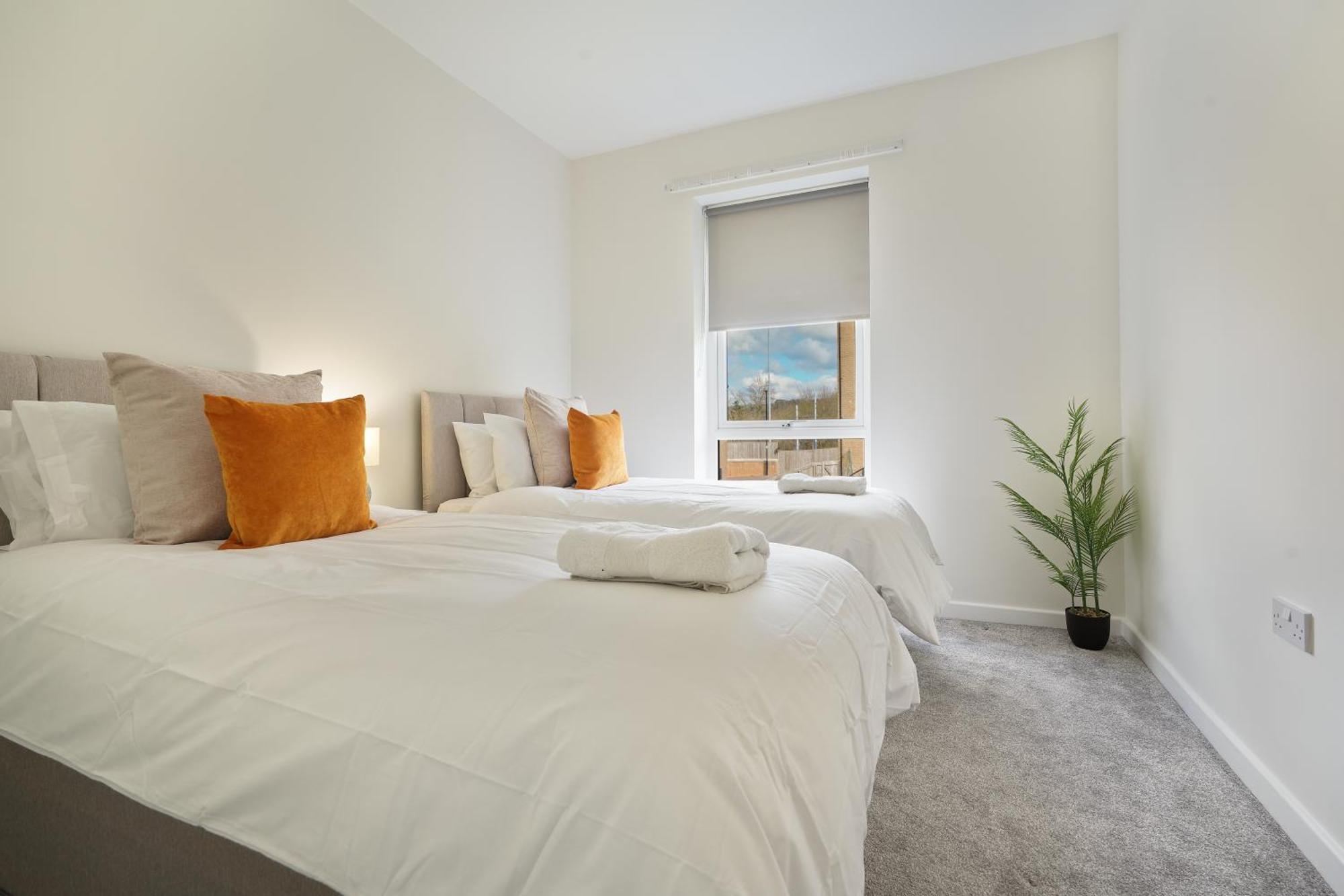 Mersey Way, Spacious 3 Bed Home, Close To Sheffield City Centre & Free Driveway Parking - Perfect For Workers, Groups & Families - Hosted By Stay Host Save エクステリア 写真