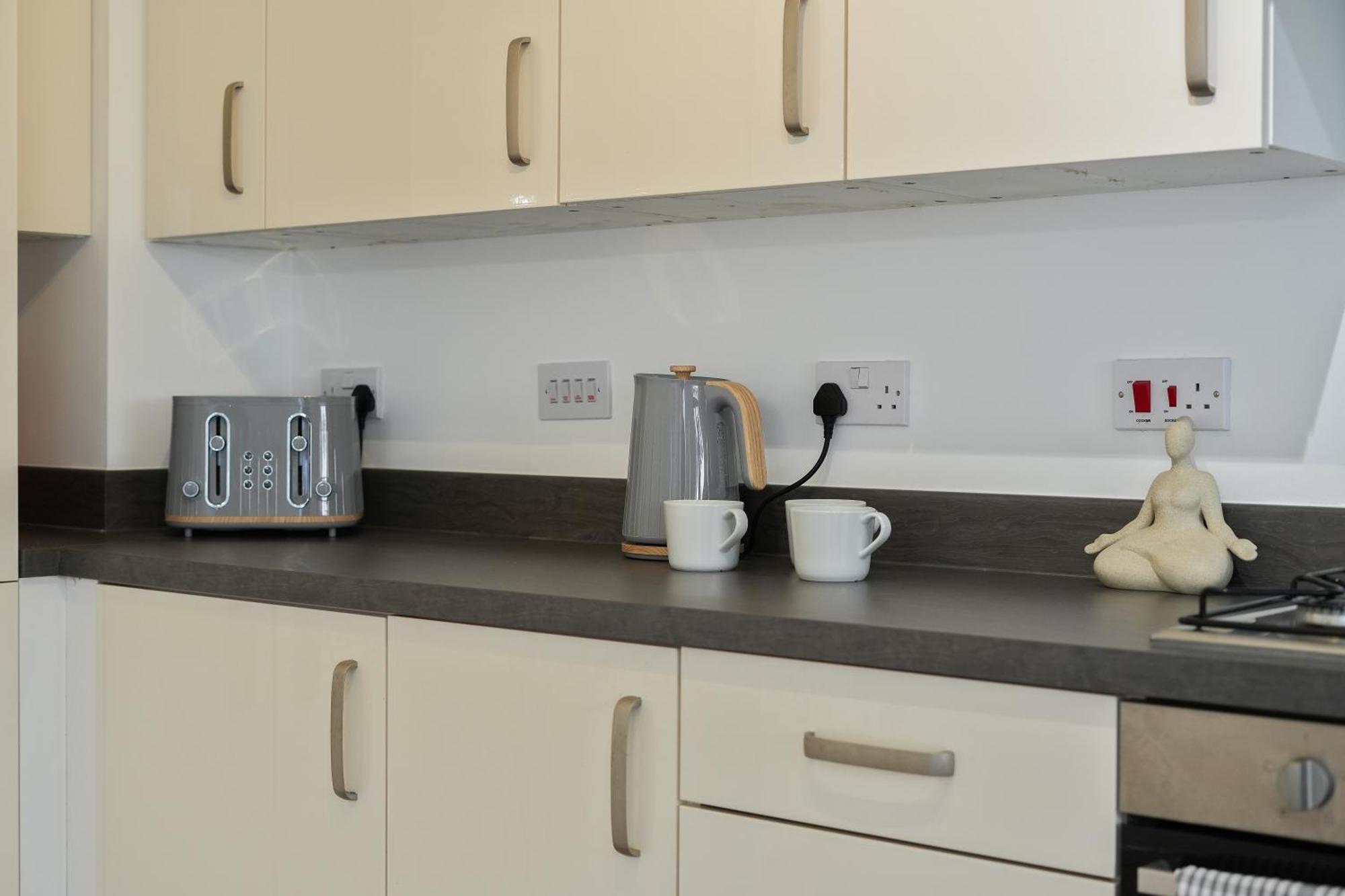 Mersey Way, Spacious 3 Bed Home, Close To Sheffield City Centre & Free Driveway Parking - Perfect For Workers, Groups & Families - Hosted By Stay Host Save エクステリア 写真