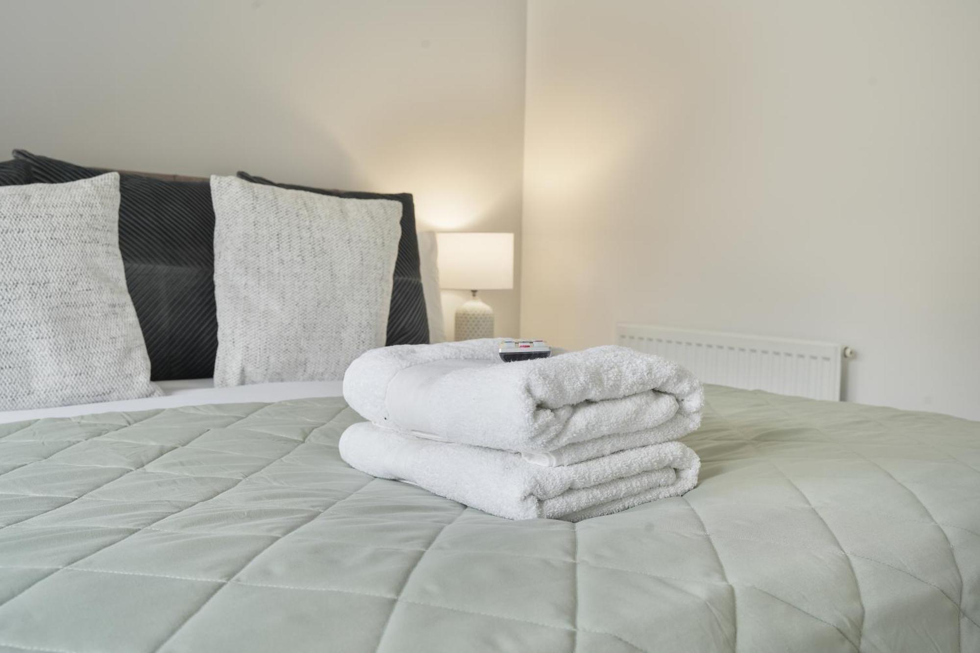 Mersey Way, Spacious 3 Bed Home, Close To Sheffield City Centre & Free Driveway Parking - Perfect For Workers, Groups & Families - Hosted By Stay Host Save エクステリア 写真