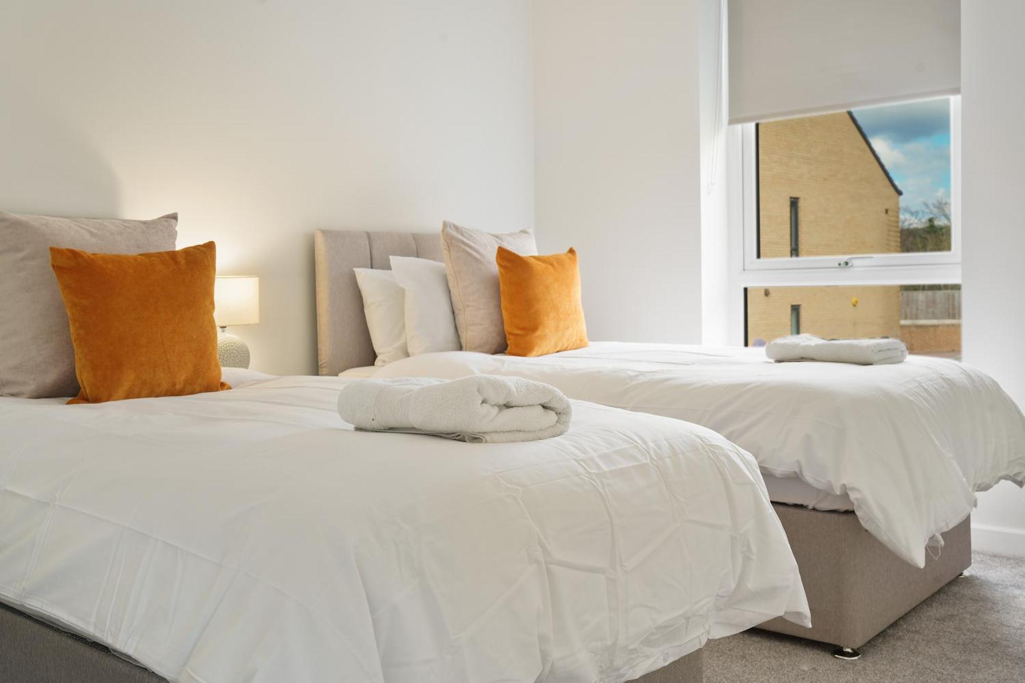 Mersey Way, Spacious 3 Bed Home, Close To Sheffield City Centre & Free Driveway Parking - Perfect For Workers, Groups & Families - Hosted By Stay Host Save エクステリア 写真